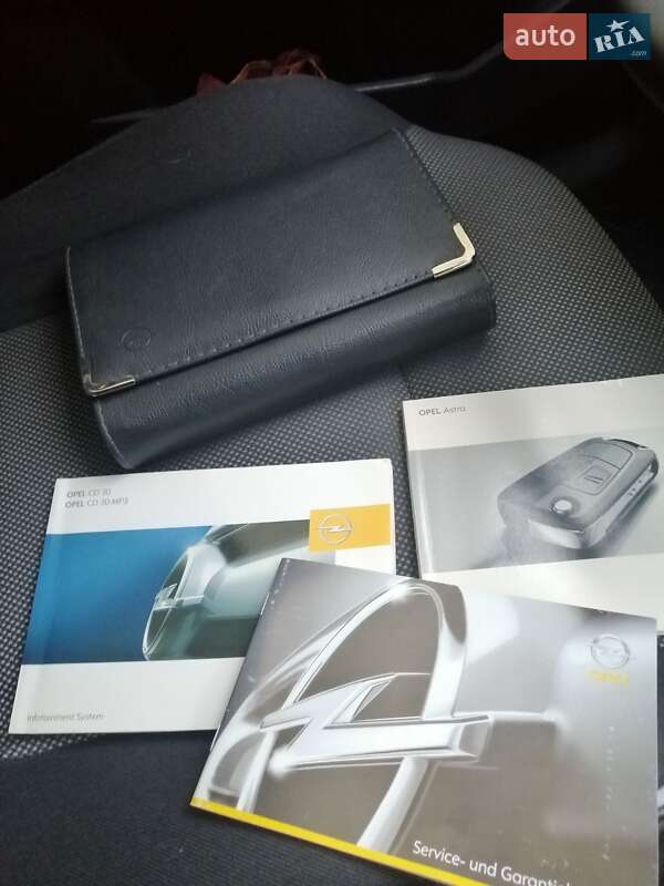 Седан Opel Astra 2009 в Ромнах
