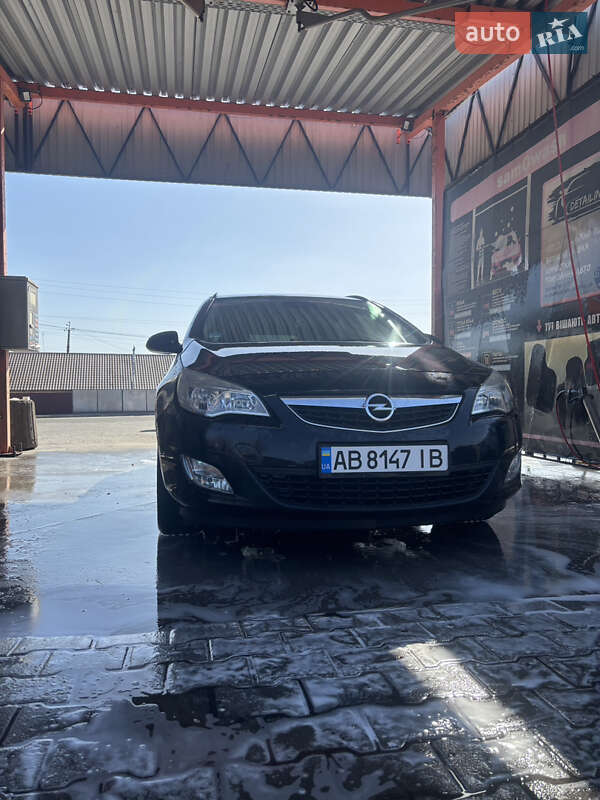 Opel Astra 2011 Opel Astra 2011