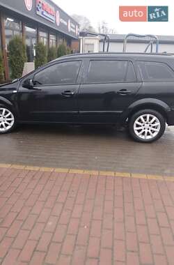Универсал Opel Astra 2006 в Ровно