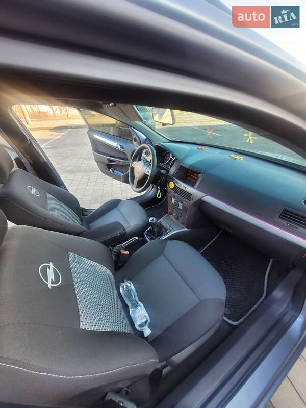 Универсал Opel Astra 2006 в Ивано-Франковске