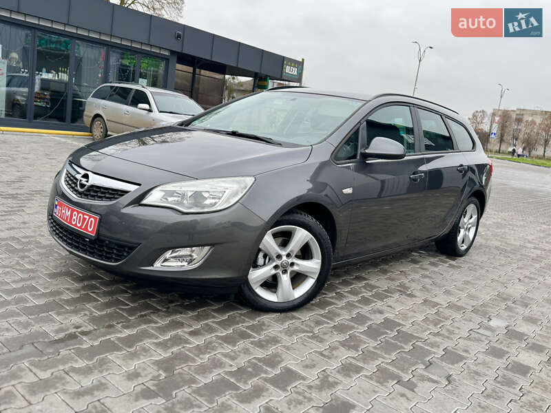 Opel Astra 2011 Opel Astra 2011