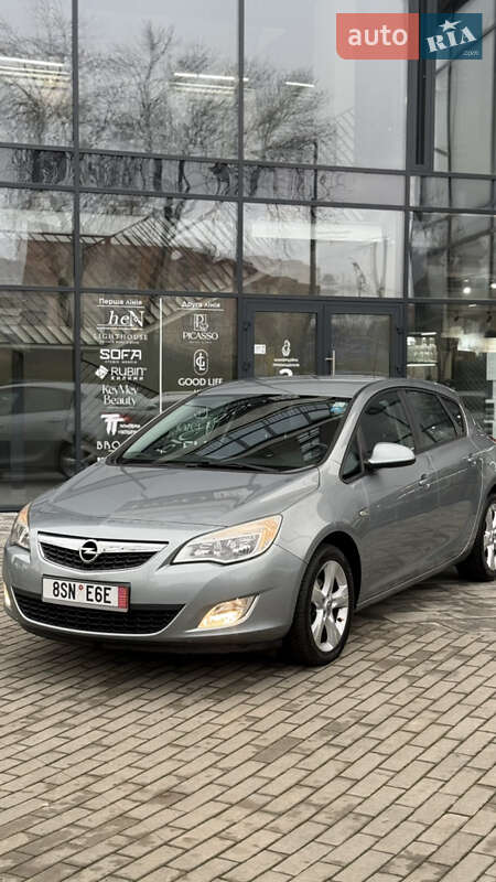 Opel Astra 2011
