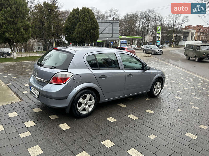Хетчбек Opel Astra 2004 в Ужгороді