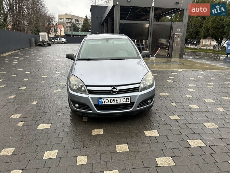 Хетчбек Opel Astra 2004 в Ужгороді