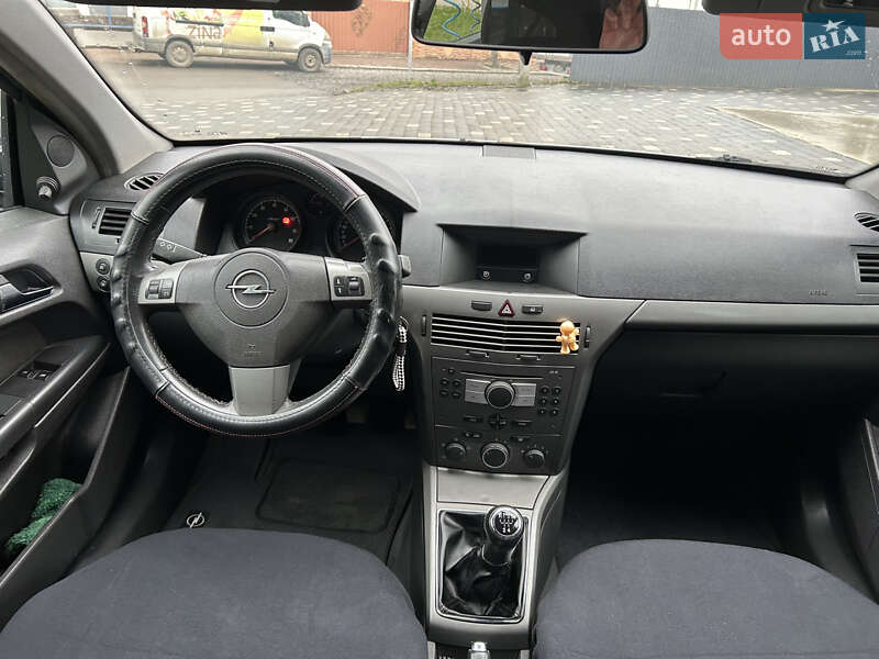 Хетчбек Opel Astra 2004 в Ужгороді