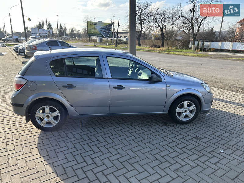 Хетчбек Opel Astra 2004 в Ужгороді
