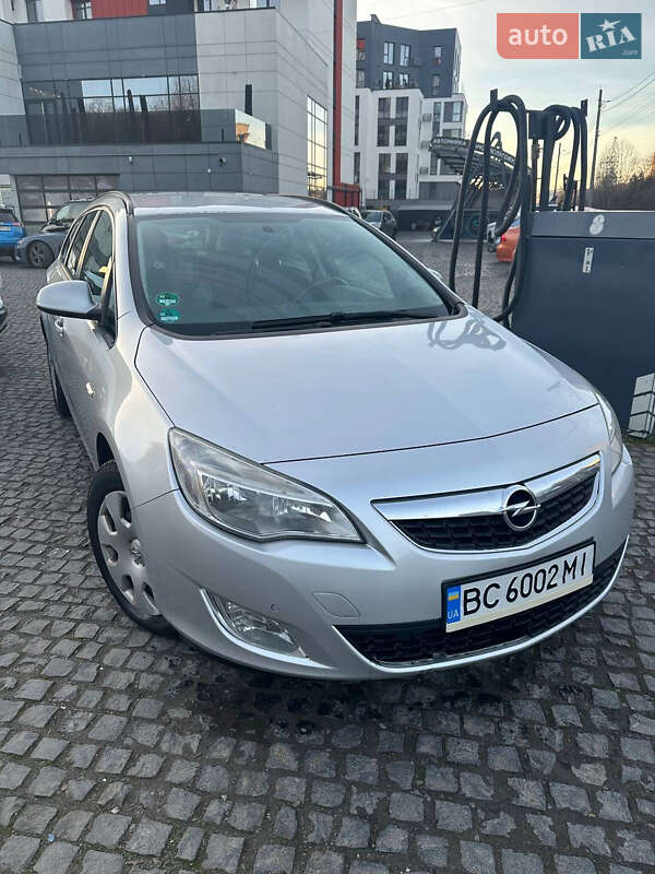 Универсал Opel Astra 2012 в Львове