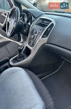 Универсал Opel Astra 2012 в Львове
