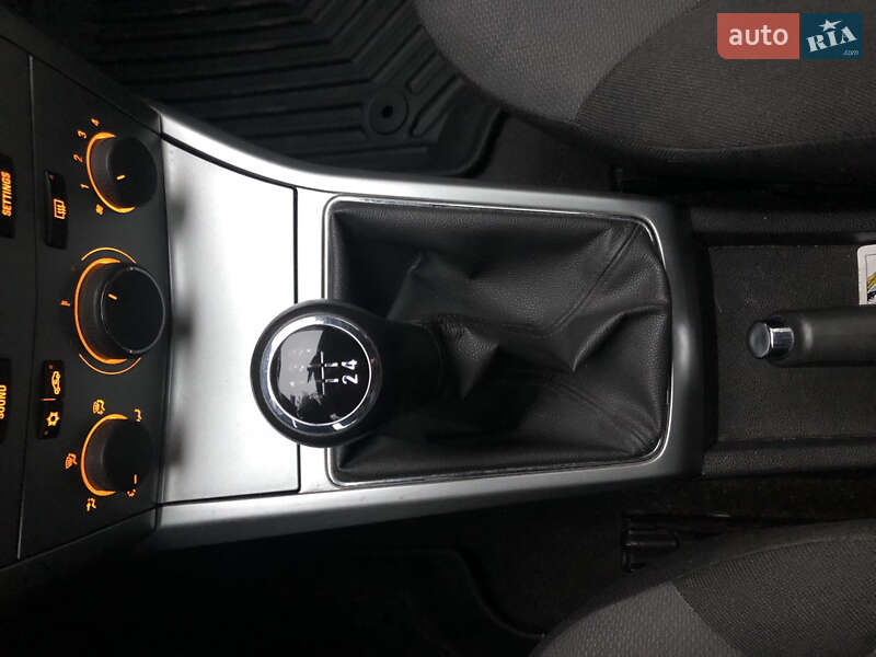 Хэтчбек Opel Astra 2013 в Киеве