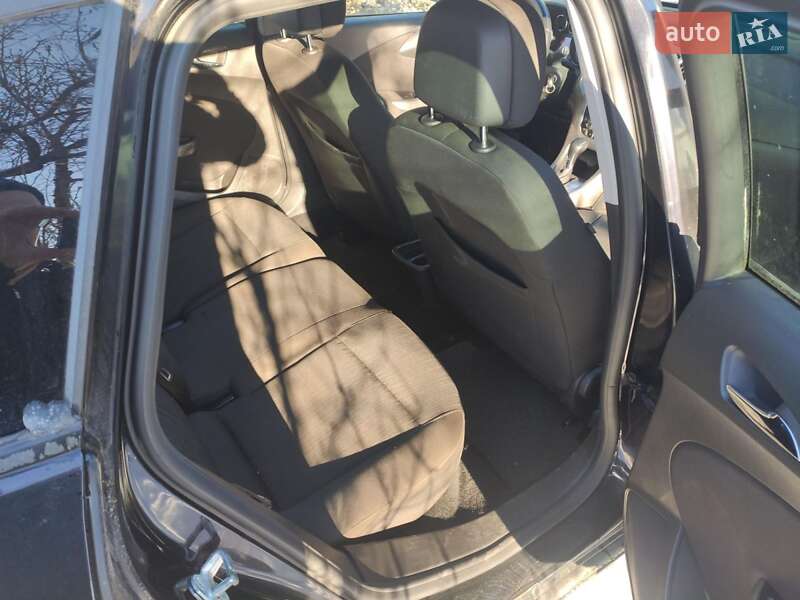 Универсал Opel Astra 2011 в Росошанах