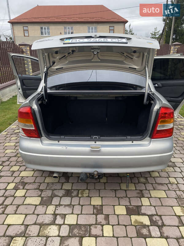 Седан Opel Astra 2007 в Комарному
