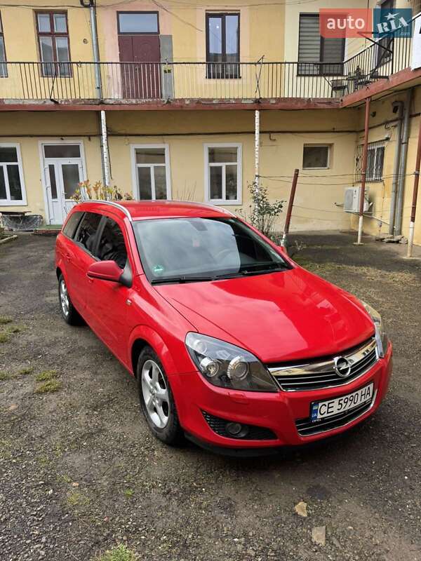 Універсал Opel Astra 2010 в Чернівцях