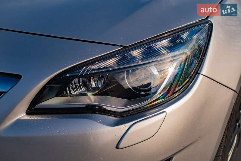 Універсал Opel Astra 2012 в Луцьку