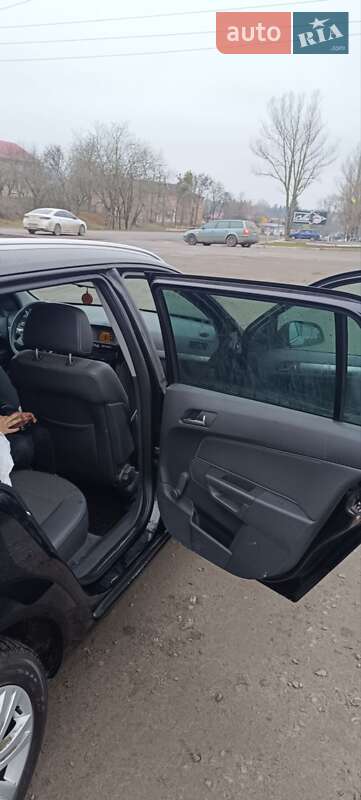 Универсал Opel Astra 2010 в Лохвице