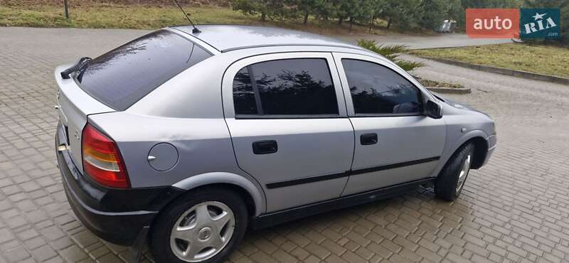 Хэтчбек Opel Astra 2000 в Львове