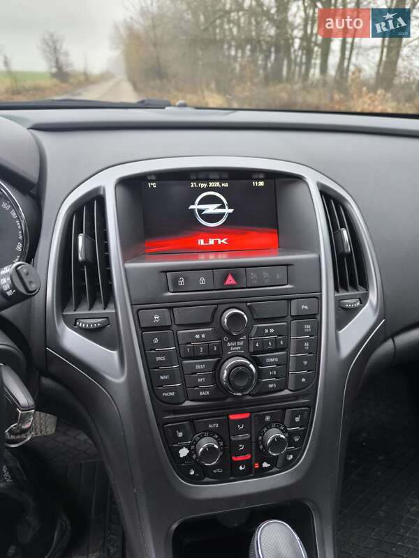 Універсал Opel Astra 2015 в Василькові