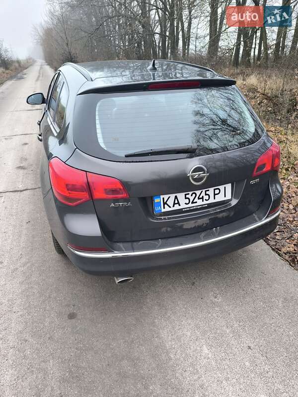 Універсал Opel Astra 2015 в Василькові