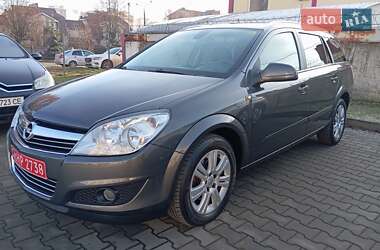 Универсал Opel Astra 2010 в Луцке
