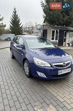 Универсал Opel Astra 2011 в Львове