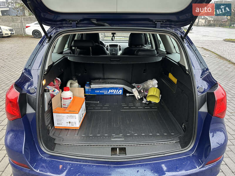 Універсал Opel Astra 2011 в Львові