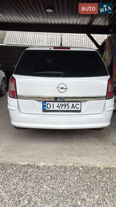 Универсал Opel Astra 2010 в Тячеве