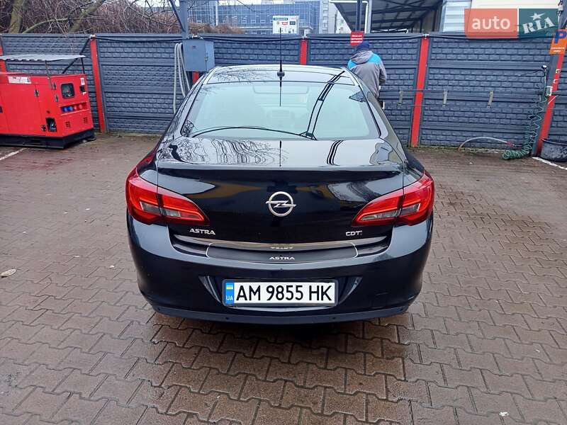 Седан Opel Astra 2015 в Житомире