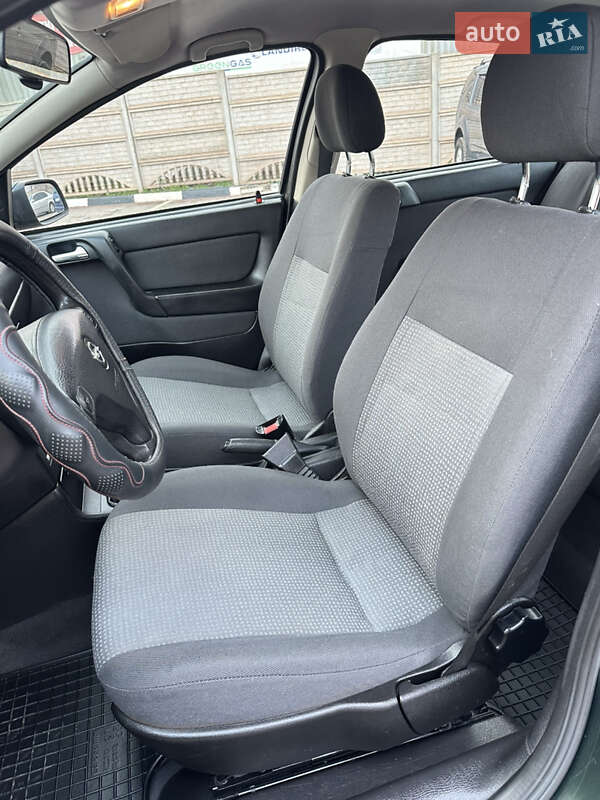 Седан Opel Astra 2003 в Кривом Роге