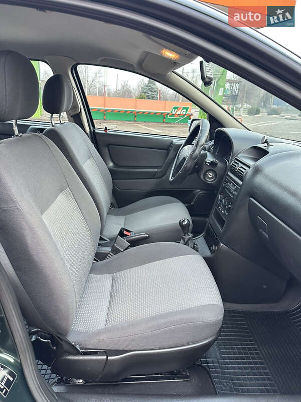 Седан Opel Astra 2003 в Кривом Роге
