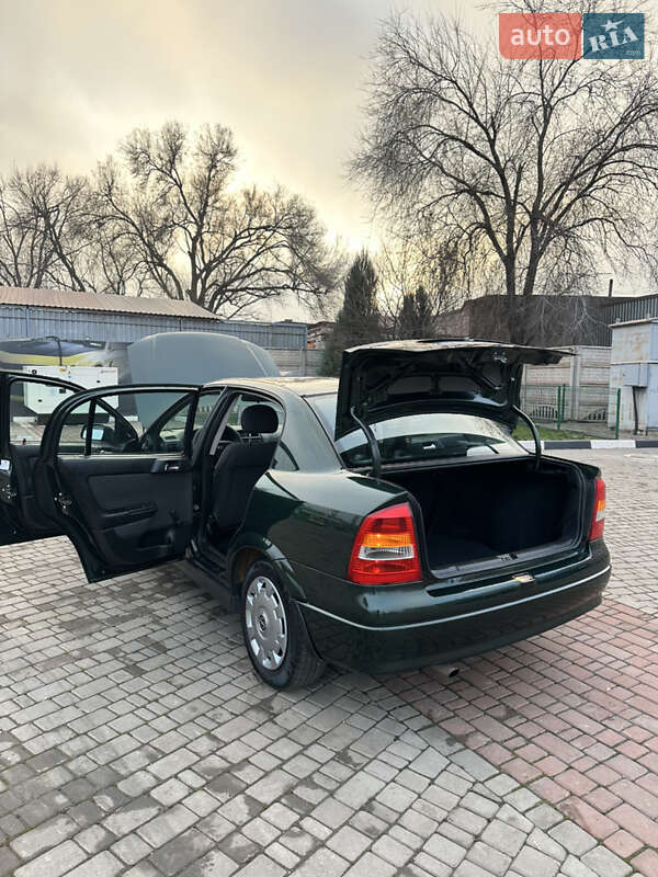 Седан Opel Astra 2003 в Кривом Роге