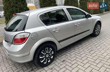 Хэтчбек Opel Astra 2004 в Городке
