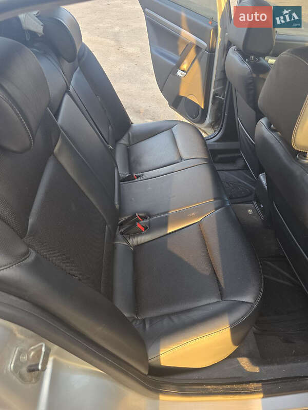 Седан Opel Astra 2007 в Гощі