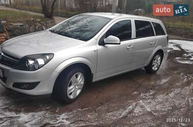 Универсал Opel Astra 2013 в Обухове