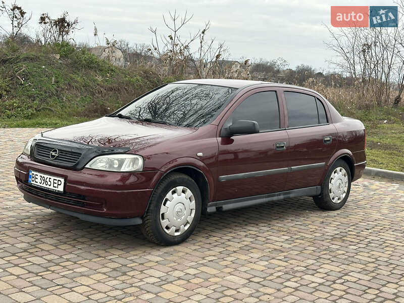 Седан Opel Astra 2006 в Новом Буге