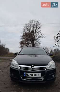Универсал Opel Astra 2010 в Ровно
