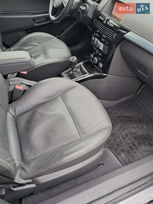 Універсал Opel Astra 2010 в Рівному фото 11 Універсал Opel Astra 2010 в Рівному