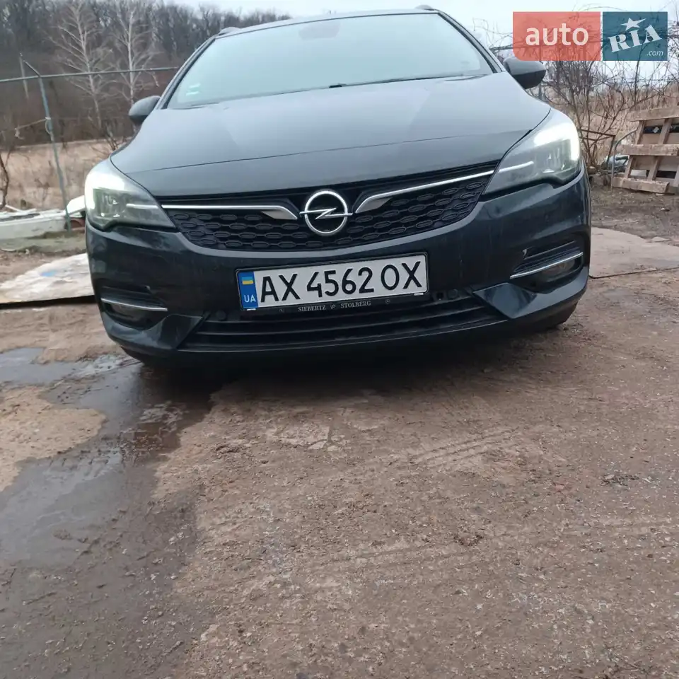 Терміново продам авто Астра, рік випуску грудень 2021, пригнаний з Німеччини в 2025 році, колір чорний металік, об'єм двигуна 1500 см3, ціна 13100 доларів США