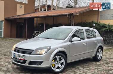 Хэтчбек Opel Astra 2005 в Шумске