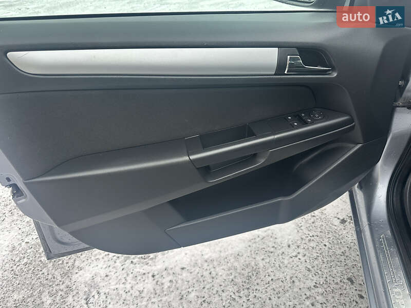 Универсал Opel Astra 2010 в Луцке фото 10 Универсал Opel Astra 2010 в Луцке