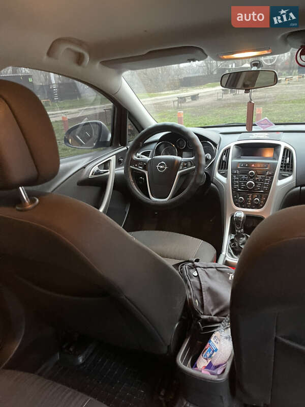 Універсал Opel Astra 2011 в Сумах