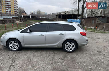 Універсал Opel Astra 2011 в Сумах