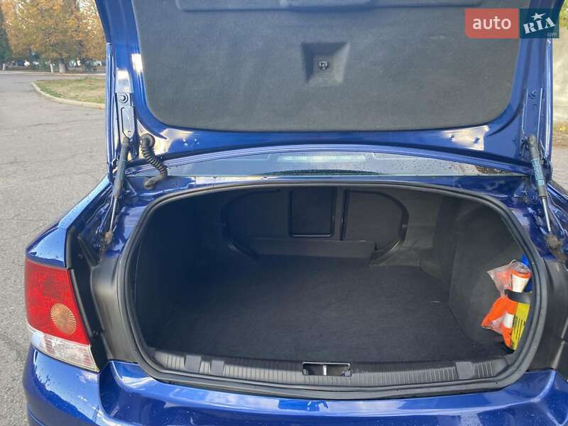 Седан Opel Astra 2009 в Ромнах