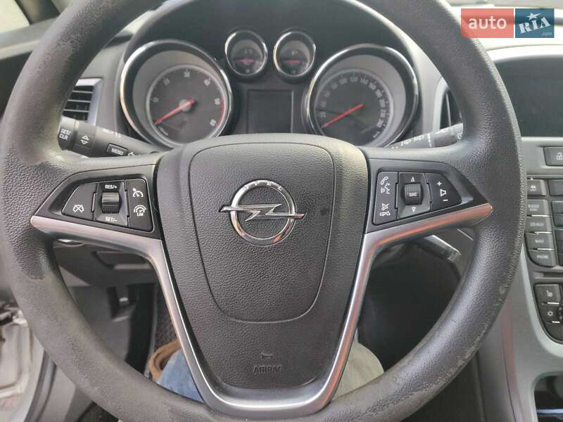 Универсал Opel Astra 2013 в Луцке