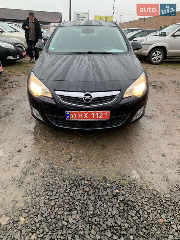 Opel Astra 2011