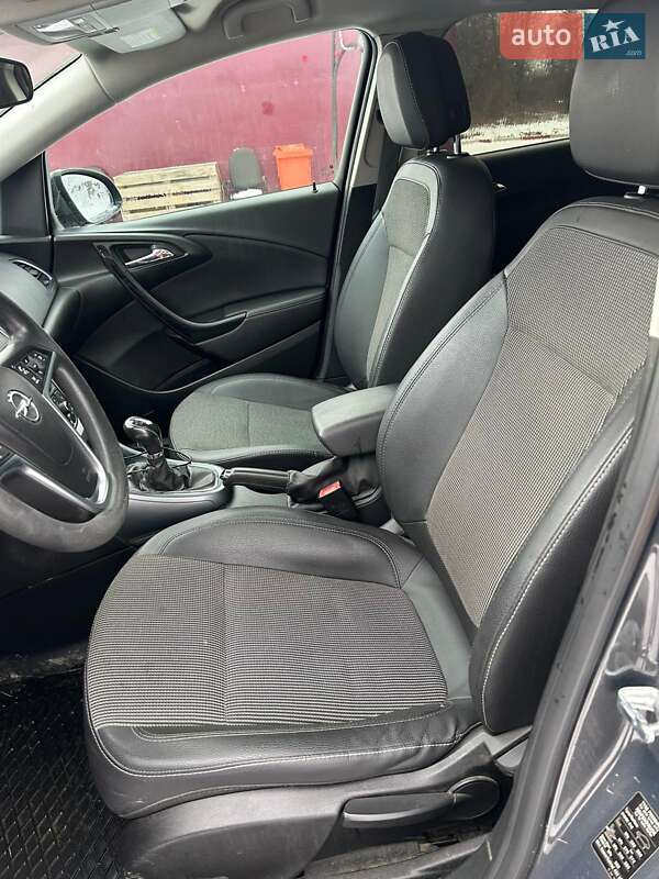 Универсал Opel Astra 2013 в Глыбокой