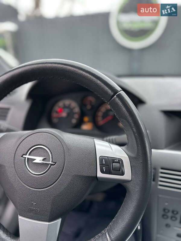 Хетчбек Opel Astra 2012 в Харкові