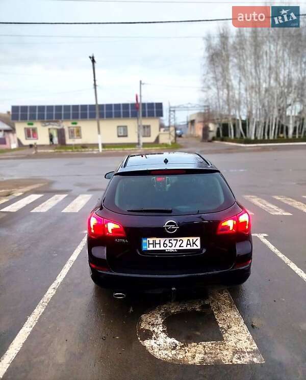 Універсал Opel Astra 2011 в Біляївці