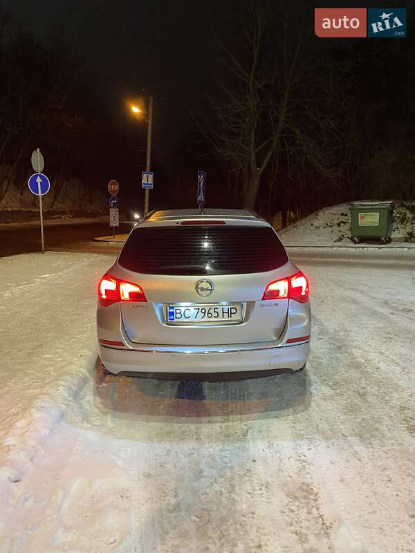 Універсал Opel Astra 2013 в Львові