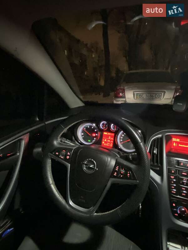 Універсал Opel Astra 2013 в Львові