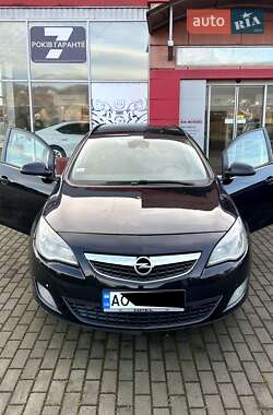 Універсал Opel Astra 2010 в Хусті