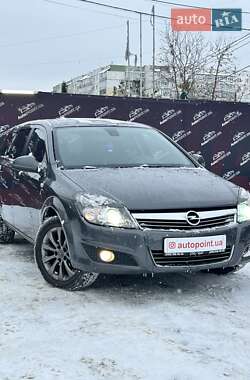 Універсал Opel Astra 2010 в Сумах